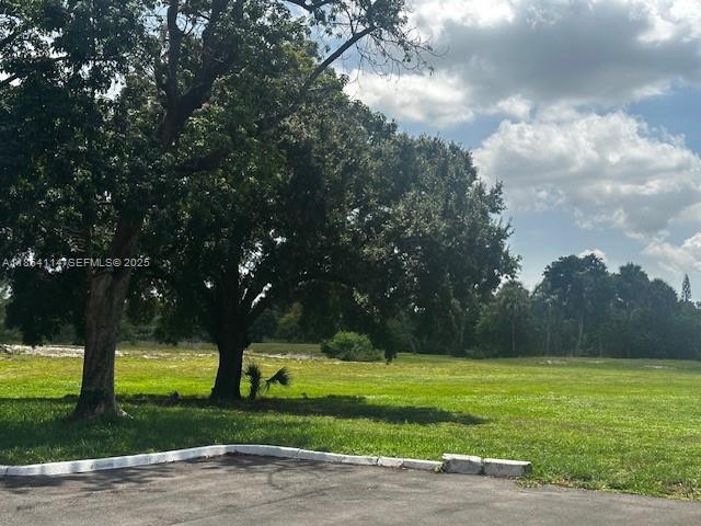 Building Photo - 4160 Inverrary Dr