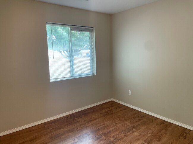 Building Photo - 4884 Thrush Ln