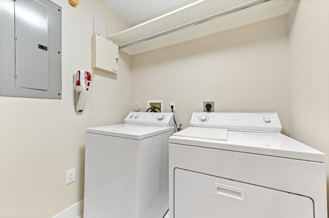 Building Photo - 12510 Crystal Pointe Dr