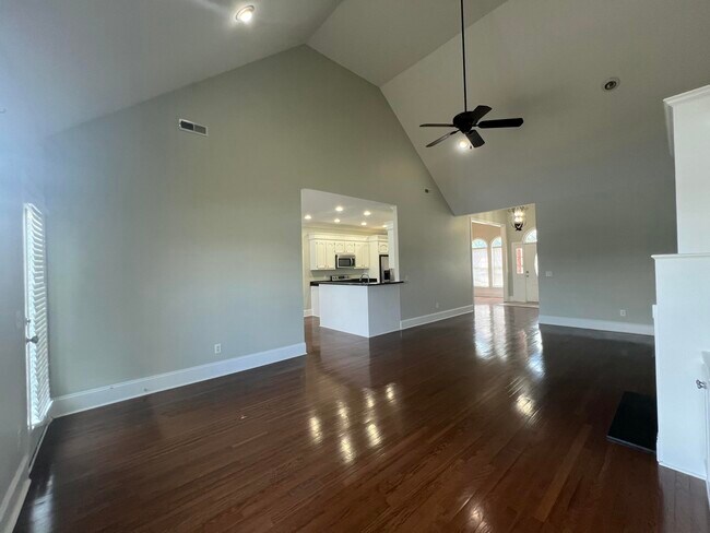 Building Photo - 2105 Harborview Dr