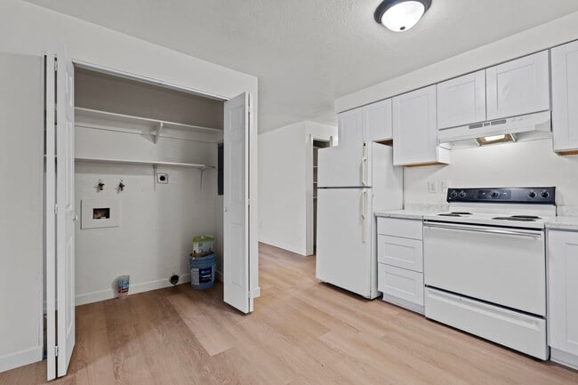 Building Photo - Poplar