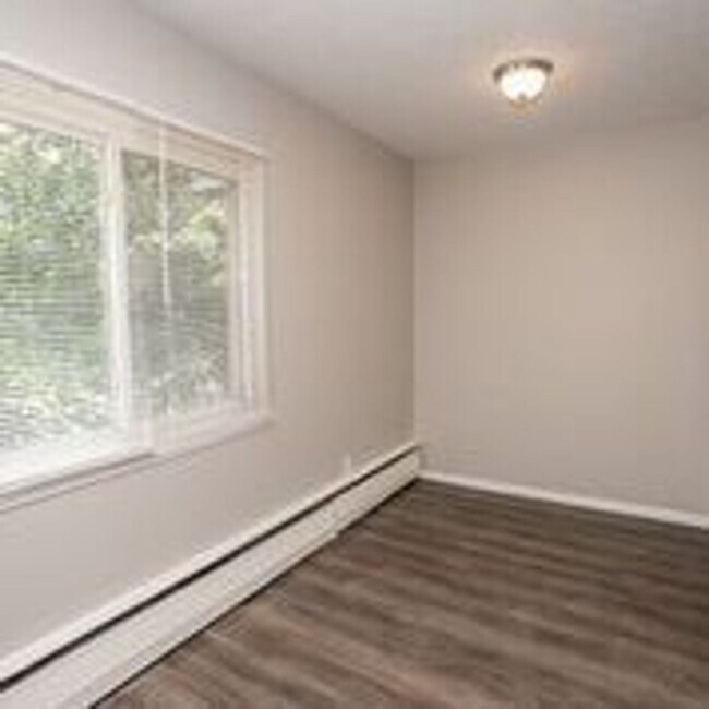 Building Photo - Park Pointe Now Leasing Immediate Move-In!