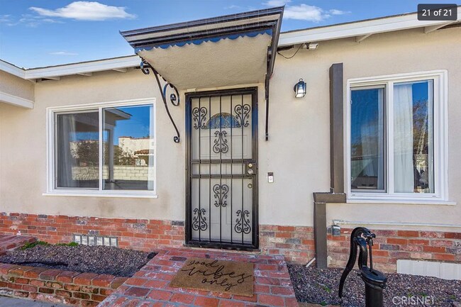 Entrance- 1BR 9032 Hubbard - 9032 Hubbard St