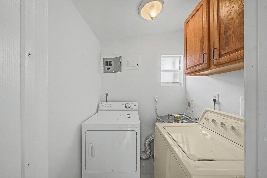 Building Photo - 301 SE 21st Ave