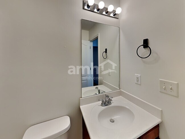 Building Photo - 5147 Scenic View Rd