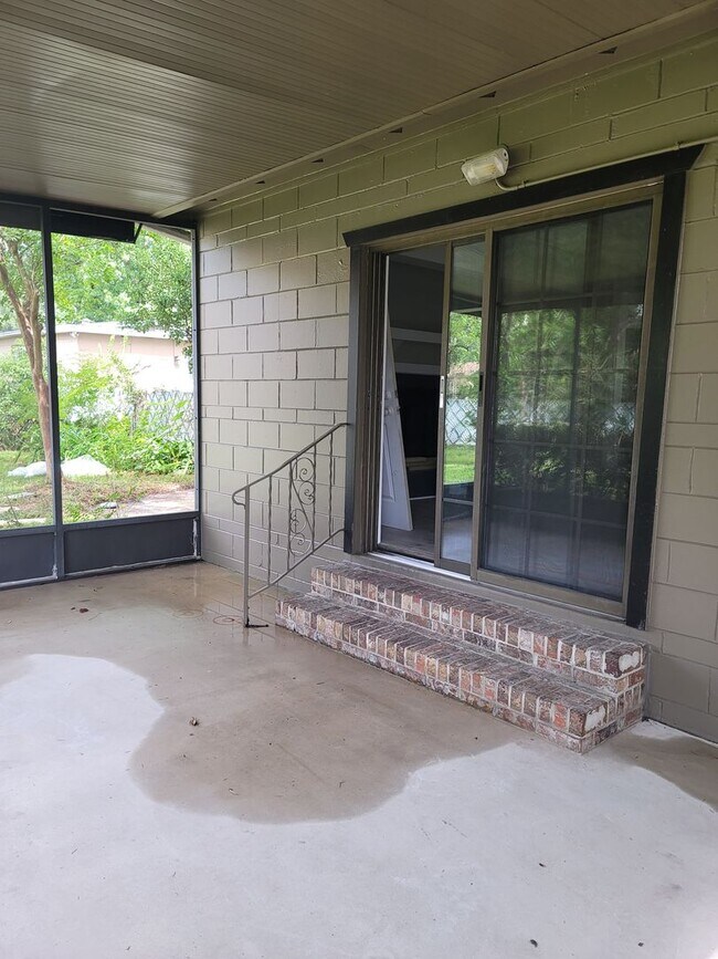 Building Photo - Renovated 3/2 in Cedar HIlls