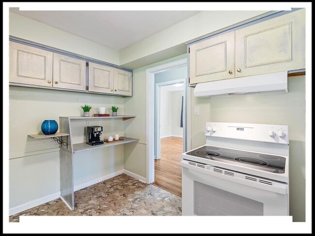 Building Photo - 112 E Lawson St