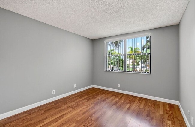 Building Photo - TWO BEDROOM TWO BATHROOM!! WATERFRONT COMMUNITY!!