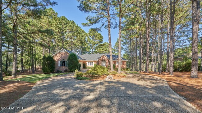 Building Photo - 11 Whisper Lake Dr