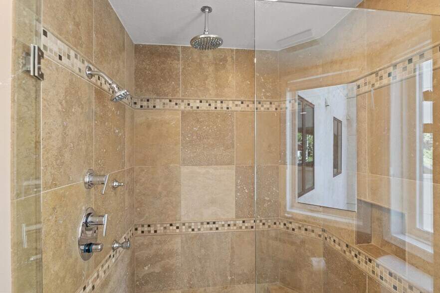 Building Photo - 2546 Evergreen Ln