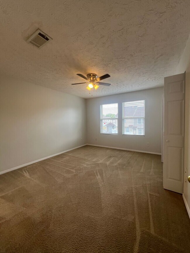 Building Photo - 1407 Pleasant Ridge Rd