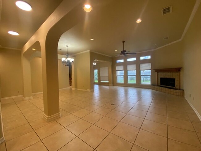 Building Photo - BEAUTIFUL ISLAND HOME IN COQUINA BAY!