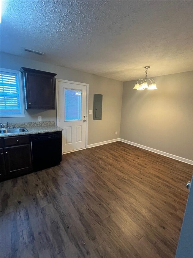 Building Photo - 279 Audley Ave