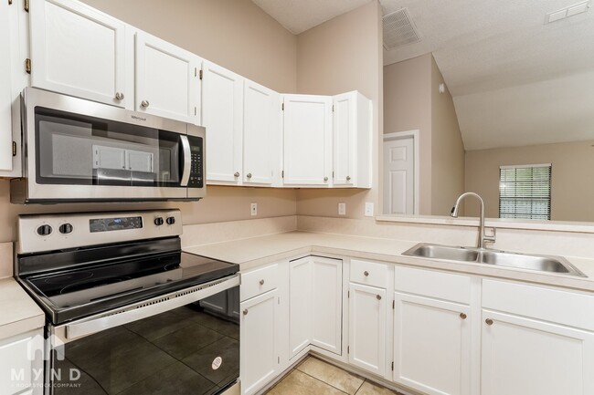 Building Photo - 398 Willow Green Dr