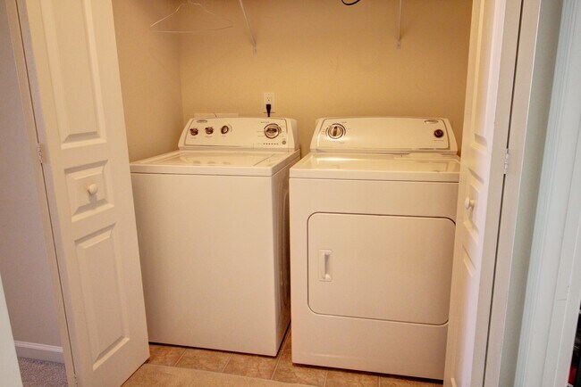 Building Photo - Beautiful 3 Floor Townhouse in Durham's Stratford Lakes Neighborhood!