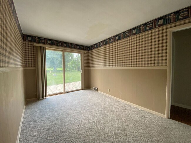 Building Photo - Spacious Ranch in Elm Grove!