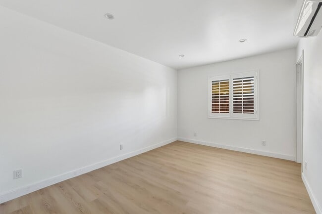 Building Photo - 13050 Terra Bella St