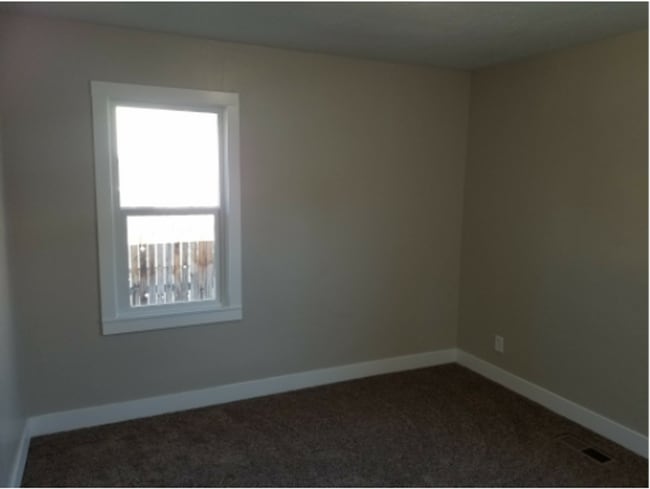 Building Photo - Lovely 2 Bed/2 Bath Home