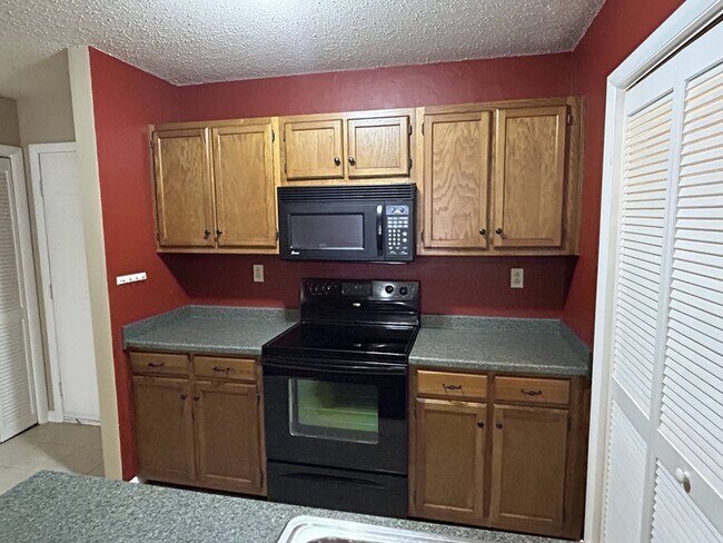 Building Photo - 4969-4967 7 Pine Cir