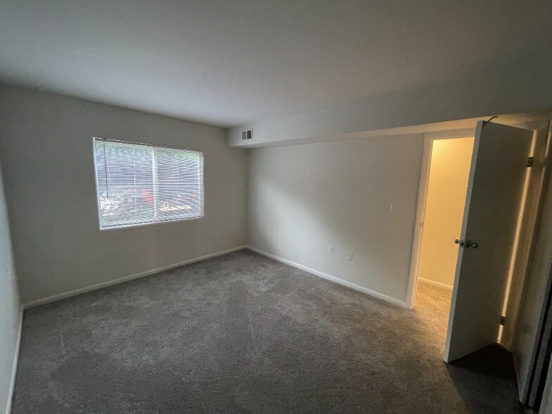 Building Photo - 8263 Russell Rd
