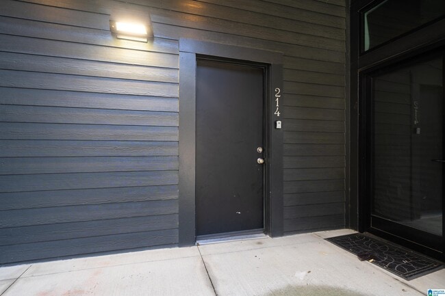 Building Photo - 1329 4th Ave S