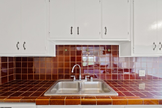 Building Photo - 431 Venice Way