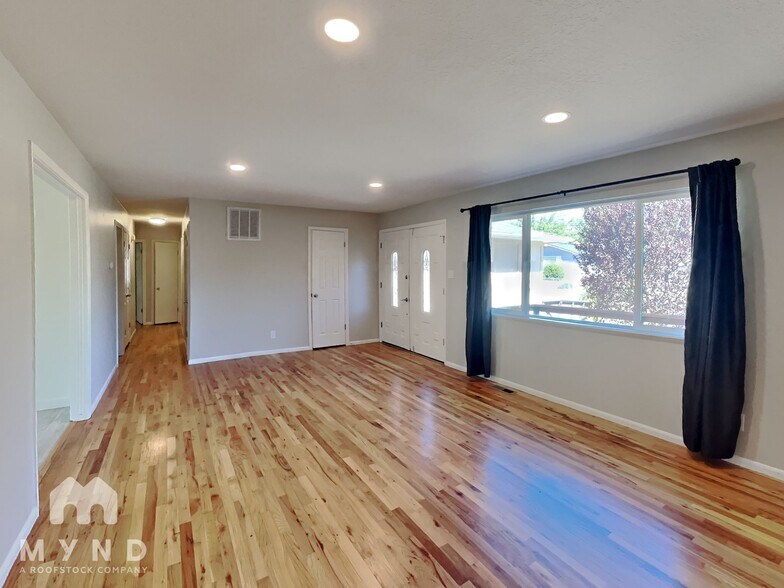 Building Photo - 3450 Pierremont Rd