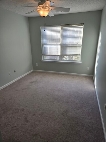 Upstairs bedroom - 5006 Silhouette Dr