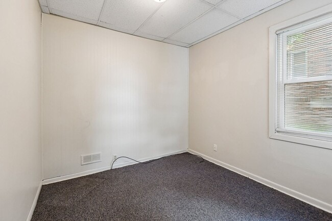 Building Photo - 425 Bancroft St