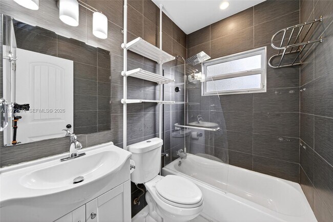 Building Photo - 1460 NW 2nd St