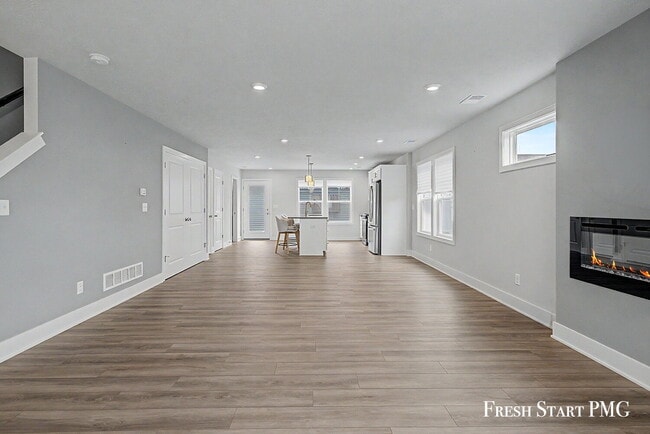 Building Photo - 3-Bed with 2.5 Baths in Rockford's Serene Setting with Fenced in Yard