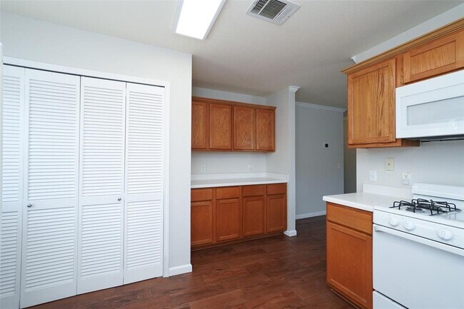 Building Photo - 311 Pentire Way