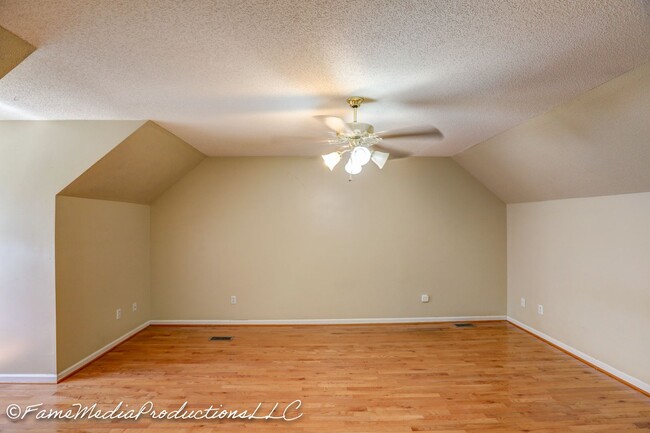 Building Photo - 2 Bdrm / 2 Bath, Condo - North Johnson City