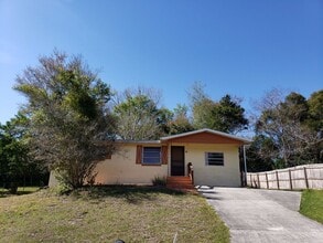 Building Photo - Adorable 2/1.5 in Beverly Hills!!!