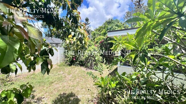 Building Photo - 904 Hall St