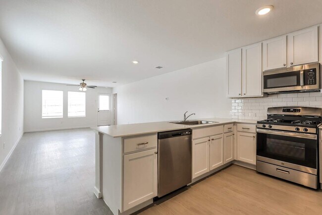 Building Photo - 3724 Axis Hl St