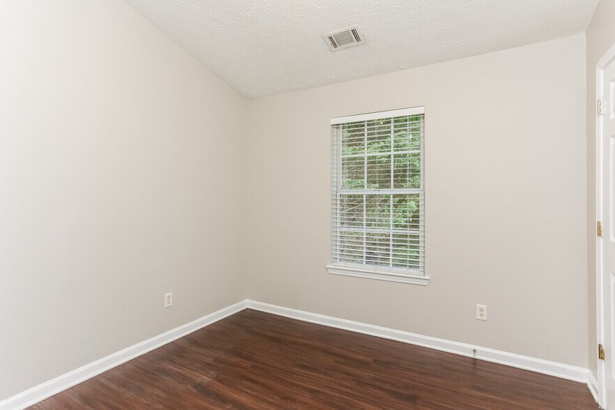 Building Photo - 7470 Royale Ct