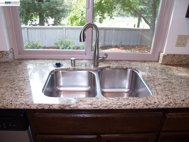 Building Photo - 703 Paradise Valley Ct