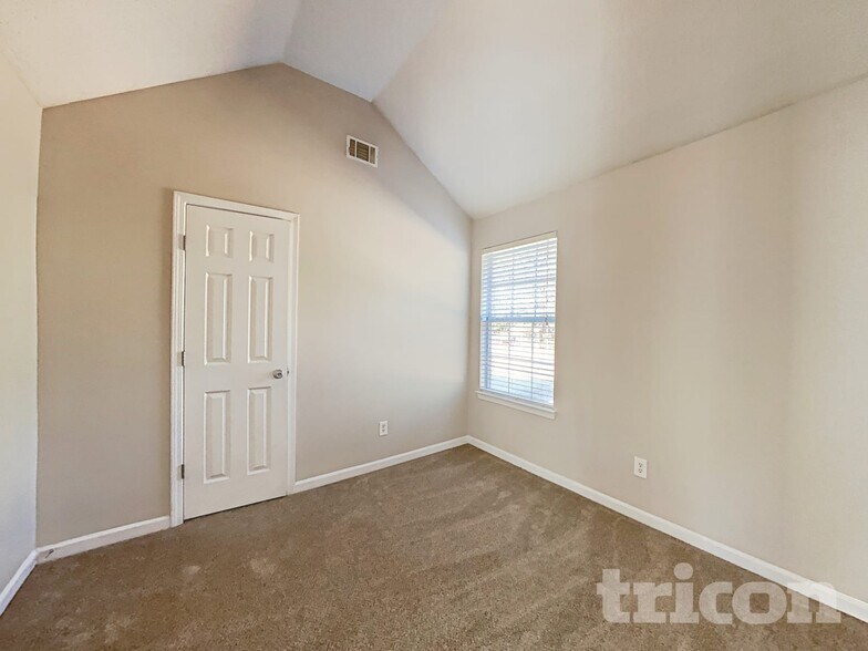 Building Photo - 205 Oak Terrace Dr