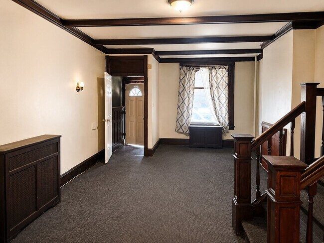 Building Photo - Spacious 6-Bedroom Rental in North Philadelphia | Small Dogs Welcome