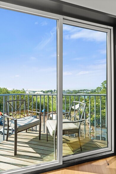 Building Photo - 191 Condor St