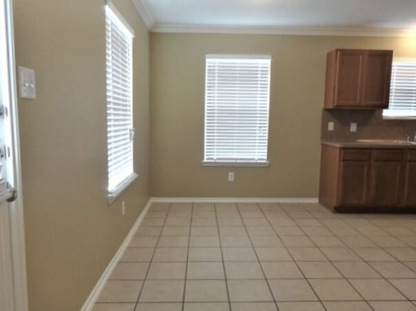 Building Photo - 8918 Farm Ridge Ln