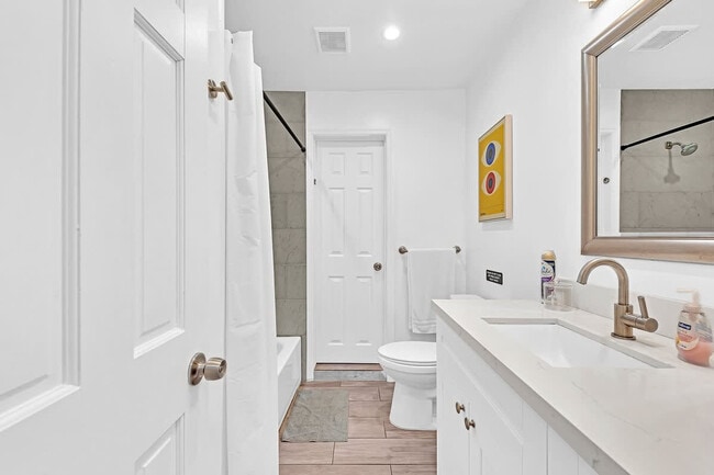 Building Photo - 1568 NE 35th St