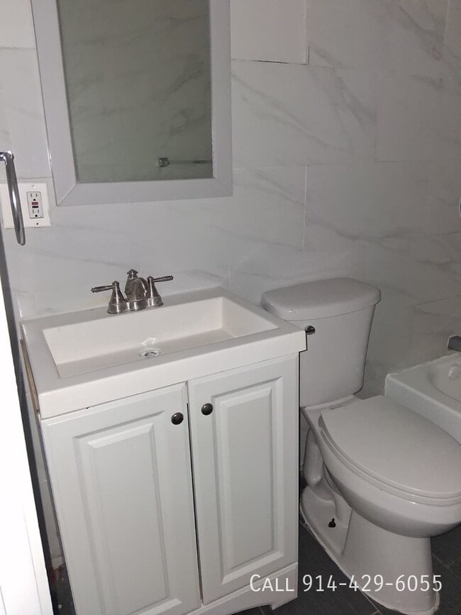 Building Photo - 23 E 4th St