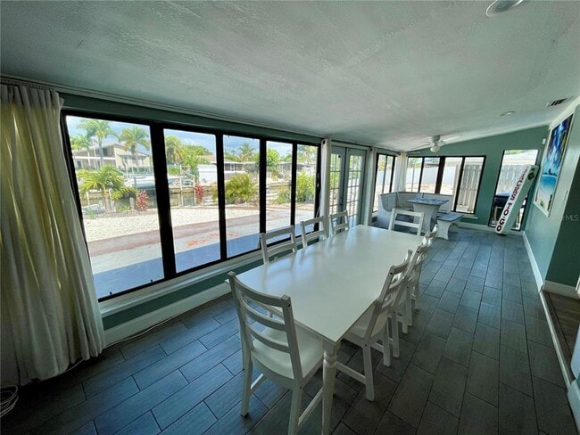 Building Photo - 309 Bryn Mawr Island