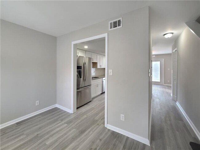 Building Photo - 2406 Campbellton Rd SW