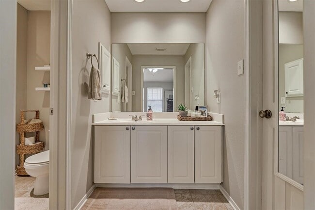 Building Photo - 87 Woodlily Pl