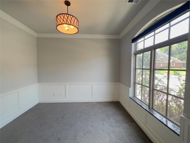 Building Photo - 424 Seville Dr