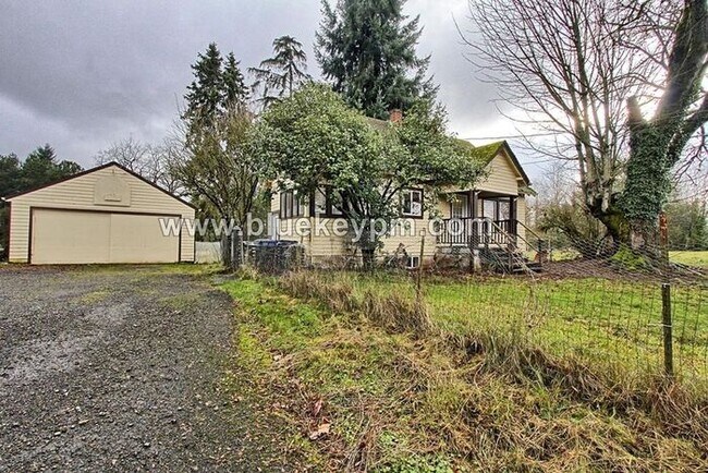 Building Photo - 9125 NE St Johns Rd