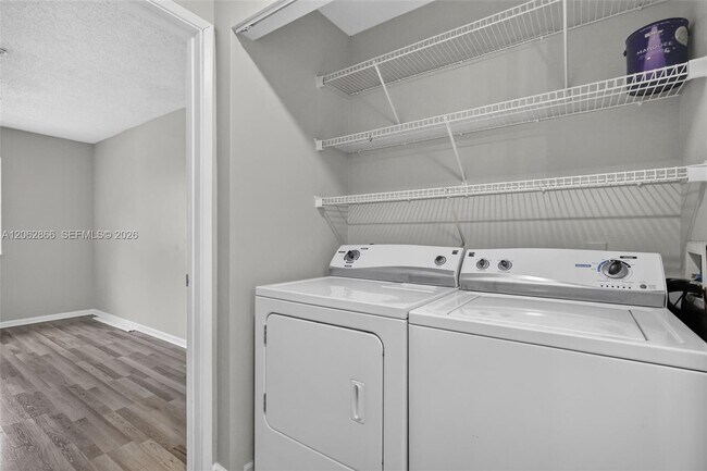 Building Photo - 7808 Sonoma Springs Cir